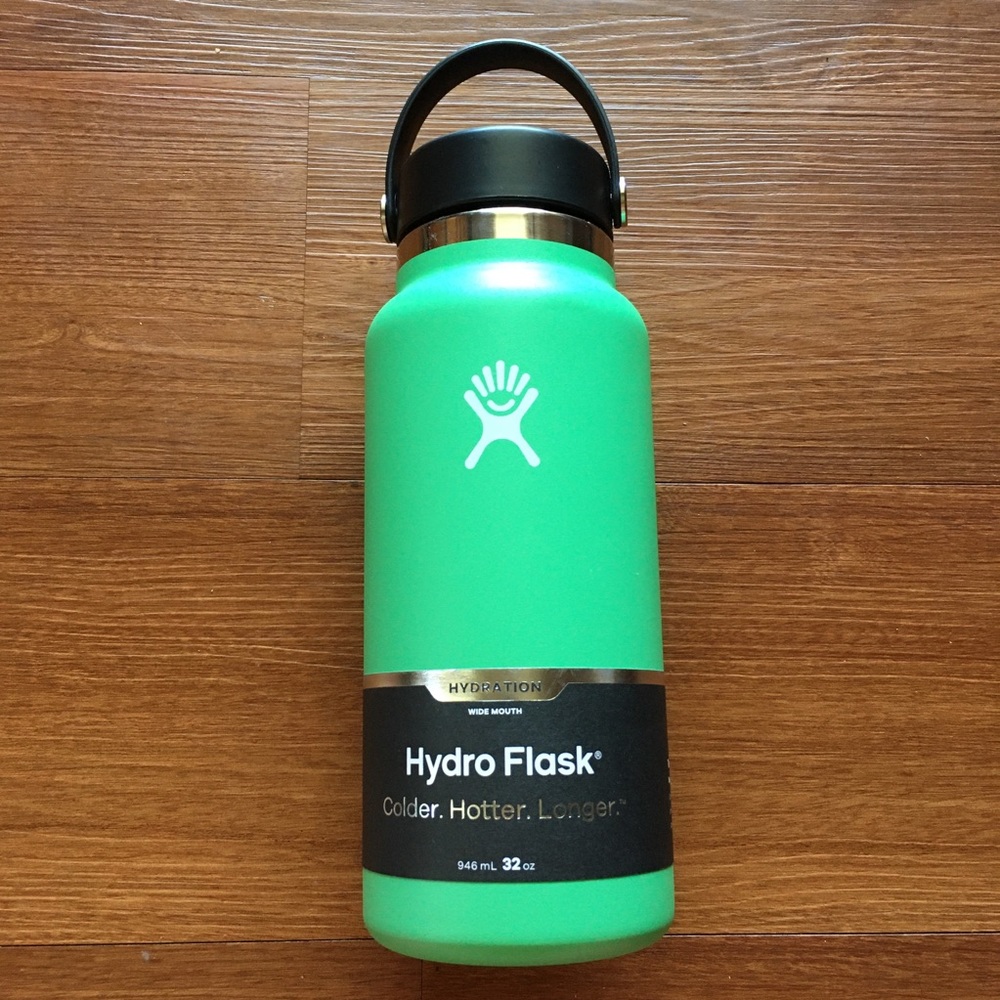 NWT 32 oz Wide Mouth Hydro Flask with Flex Cap